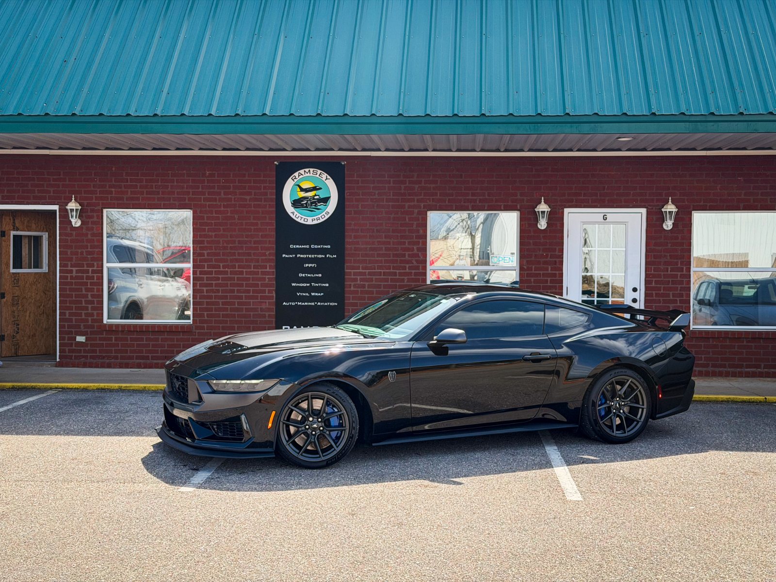 mustang-black (2)